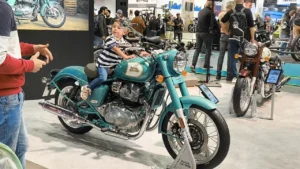 Rajdoot को टक्कर देने आया नई Royal Enfield Classic 650 मोटरसिल्किल जनवरी 2025 में होगी बुकिंग शुरू देखे फर्स्ट लुक